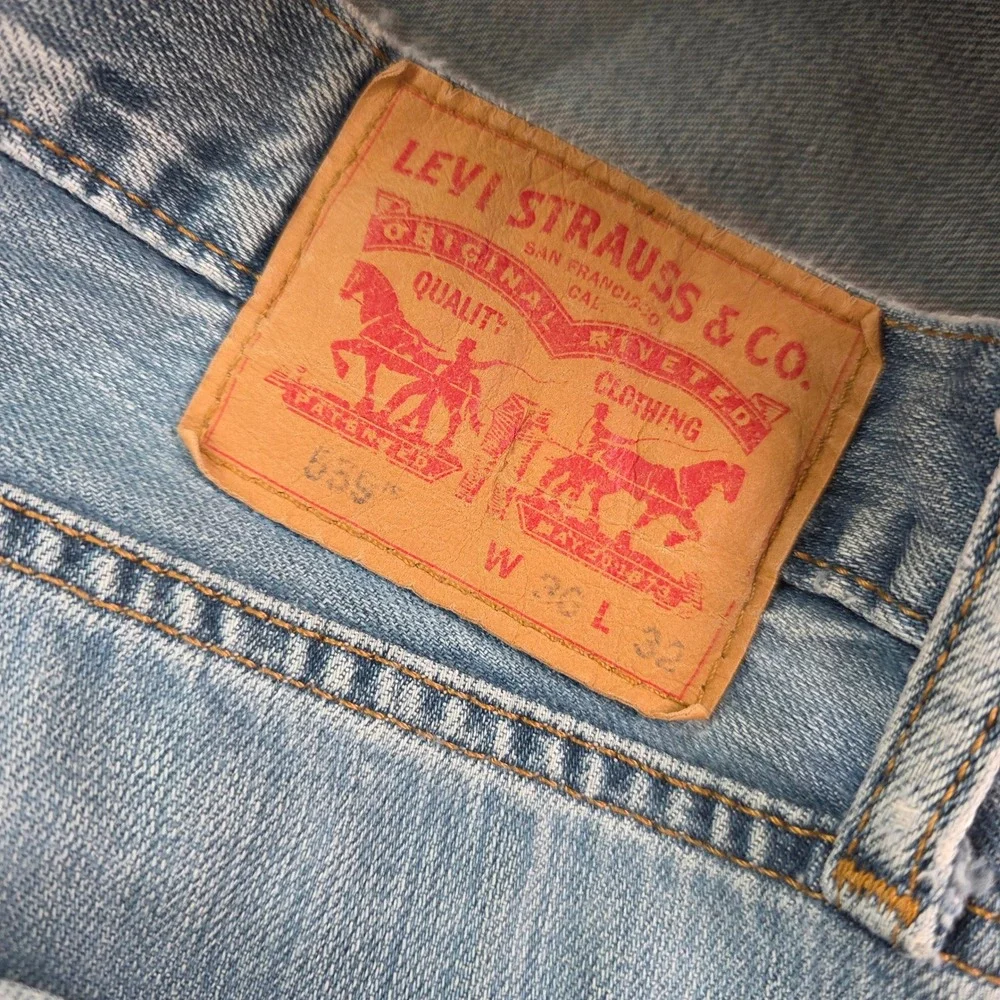 Levis 559 Relaxed Straight Jeans Mens 36x31 Light Wash Blue Denim 00559-0733